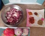 A picture of step 1 of Qeema Pyaz.