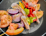 Foto del paso 2 de la receta: Brochetas de salmonetes y verduritas