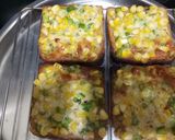 A picture of step 4 of Cheese chilli corn toast.