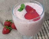 Foto langkah ke 3 dari resep Banana Strawberry Smoothie.