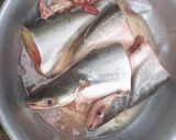 Hình bước làm 1 của món Cá tra chưng chuối cây