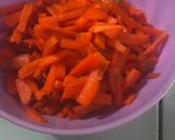 Foto langkah ke 1 dari resep Buncis Wortel Ayam Cincang Bumbu Kuning.
