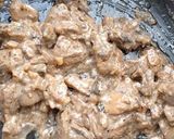 A picture of step 6 of Creamy Garlic Mushrooms.