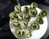 A picture of step 3 of Momos.