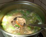 Foto langkah ke 4 dari resep Sop ceker tulangan.