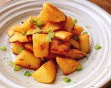 Hình bước làm 4 của món Khoai tây rim mặn sa tế