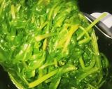 A picture of step 1 of Pressure cooker palak chicken curry.