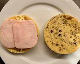 Foto del paso 8 de la receta: Hamburguesa de pavo 🦃 y espinacas 🥬 en pan de almendras 🥯