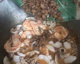 รูปขั้นตอนการทำที่ 3 ของ 🥘ทะเลผัดกะปิมั่ว 🦑🦐