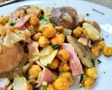 Foto del paso 7 de la receta: Salteado de garbanzos especiados con sofrito de setas, cebolla y bacon
