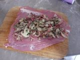 Mușchiuleț de porc umplut cu ciuperci și bacon