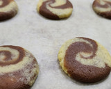 Foto del paso 6 de la receta: 🍥 Galletitas remolino de chocolate y vainilla. Fáciles y económicas 🍥
