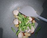 Foto langkah ke 2 dari resep Tumis Buncis Bakso.