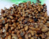 A picture of step 1 of Brongkos Tofu and Black-Eyed Peas Stew.