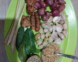 Foto langkah ke 2 dari resep Ayam goreng kelapa.