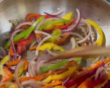 Foto del paso 7 de la receta: *SALMÓN CON PIMIENTOS FRESCOS Y CREMOSOS*