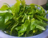 Hình bước làm 1 của món Ngọn su su xào tỏi