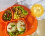 Foto langkah ke 6 dari resep Onigiri Telur Buncis.