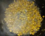 Foto del paso 4 de la receta: Canastitas integrales de cebolla caramelizada, choclo y queso