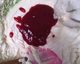 Foto langkah ke 6 dari resep Basic Cake with Strawberry Butter Cream.