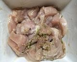 รูปขั้นตอนการทำที่ 2 ของ ไก่อบสับปะรด