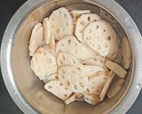 A picture of step 2 of Honey Chilli Lotus Stem.