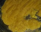 A picture of step 2 of Chana daal halwa.