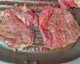 Foto langkah ke 3 dari resep Steak Sapi Lada Hitam.