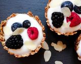 Foto del passaggio 4 della ricetta Cestini di avena con yogurt, frutti di bosco e mandorle