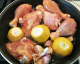 Foto del paso 1 de la receta: Muslos y contramuslos de pollo  con ajos y limones