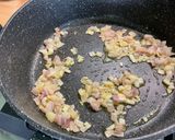 Une image de l'étape 6 de Risotto aux asperges, tomates, mont d’or et jambon croustillant.