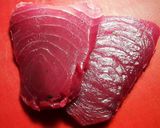 Foto del paso 4 de la receta: Filetes de atún a la plancha con aceite de perejil