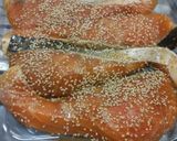 Foto del paso 2 de la receta: Salmón con soja, sésamo y fideos salteados con verduras