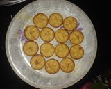 મોનેકો બિસ્કીટ પીઝા(Monaco Biscuit Pizza Recipe in Gujarati) રેસીપી સ્ટેપ3ફોટો