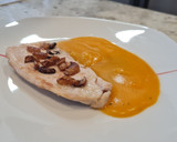 Foto del paso 5 de la receta: Pechuga de pavo al ajillo con puré de patata y zanahoria