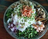 รูปขั้นตอนการทำที่ 2 ของ ยำขนมจีน​