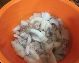 Foto del paso 1 de la receta: Calamares y sepia guisada con patatas🦑🐙