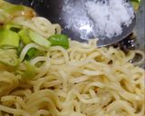 Foto langkah ke 2 dari resep Martabak Mie.
