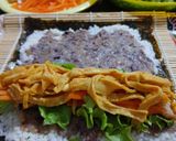 Foto langkah ke 4 dari resep Kimbap Favorit si Kecil.