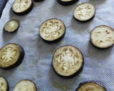 Foto del paso 3 de la receta: Berenjena con pesto rojo y queso de cabra
