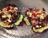 Une image de l'étape 10 de Chaudrons sanguinaires de salade composée (tomates,concombre,feta).