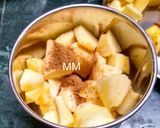 A picture of step 3 of Apple Smoothi.