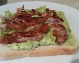 A picture of step 5 of Crispy bacon and avocado sandwich.