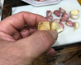 Foto del paso 6 de la receta: Alas de pollo con ajos y vino con rehogado de col