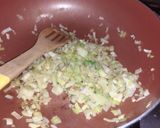 Foto del paso 2 de la receta: Nueces, puerro y crema en salsa