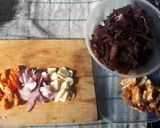 Foto langkah ke 2 dari resep Oseng Jamur kuping tofu pedas.