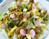 Foto del paso 6 de la receta: Ensalada templada de mollejas al curry, brócoli y queso con chile