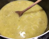 Une image de l'étape 2 de Soupe à l'oignon façon campagne.