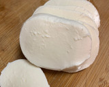 Foto del paso 3 de la receta: Tortitas de calabacín rellenas de mozarella