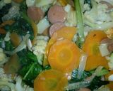 Foto langkah ke 4 dari resep 80. Tumis sayur campur sosis.